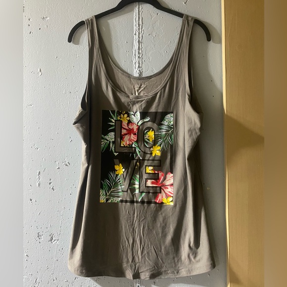 2 Tank Tops - Picture 7 of 9